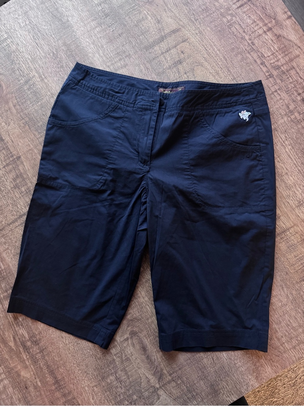 Tommy Bahama Women's Bermuda 18” Golf Shorts